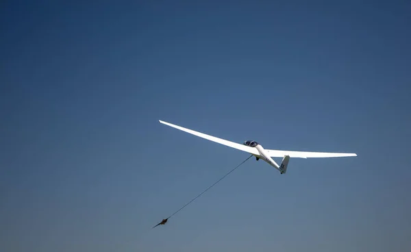 Över Ett Segelflygplan Flygningen Den Klarblå Himlen — Stockfoto