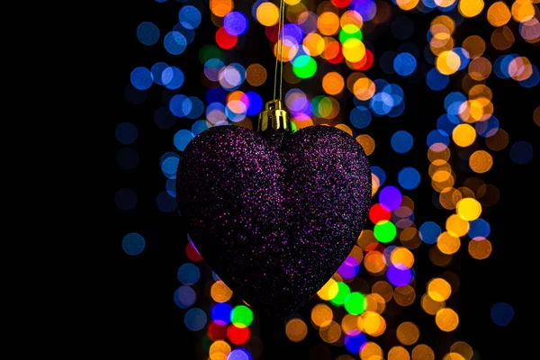 Een Closeup Van Een Purper Hart Voor Kerstmis Boom Met — Stockfoto