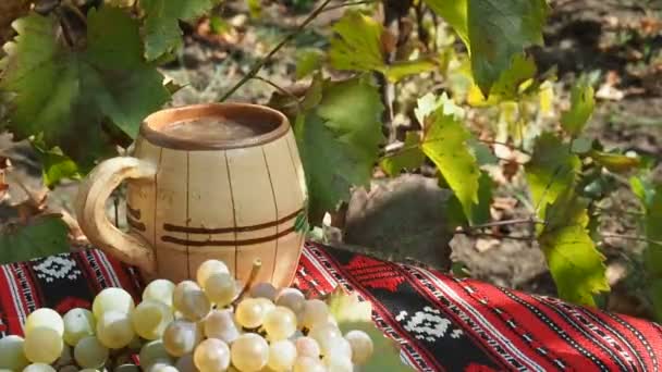 Fresh Bunch White Grapes Mug Wine Field — Stock Video