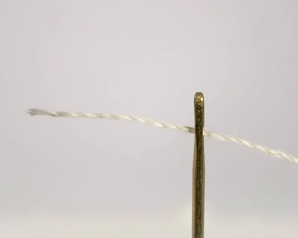 Macro Shot White Thread Passing Eye Needle — Zdjęcie stockowe