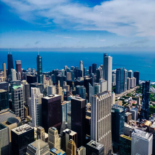 Una Vista Edificios Gran Altura Océano Fondo Chicago —  Fotos de Stock