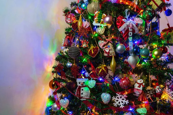 Closeup Christmas Tree Beautiful Ornaments Illuminated Lights — Stock Photo, Image