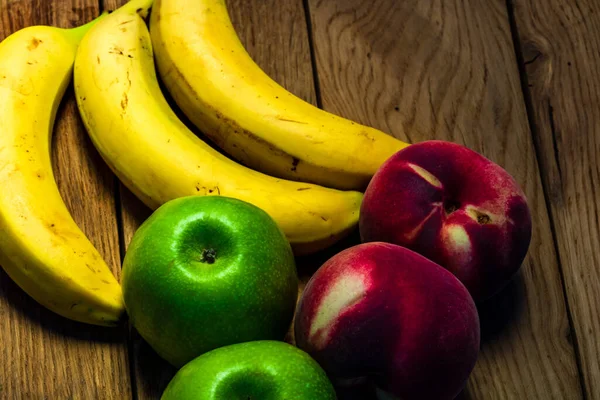 Eine Mischung Aus Frischen Früchten Banane Grünem Apfel Pfirsich Von — Stockfoto