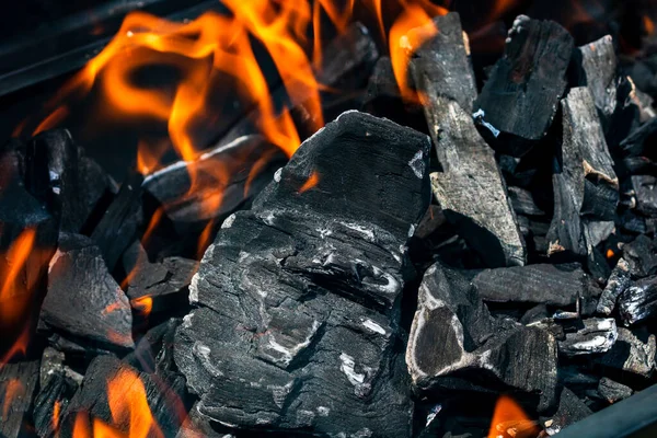 Barbecue Charbon Chaud Vide Avec Une Flamme Vive — Photo