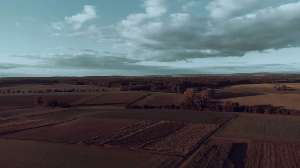 Les Champs Agricoles Sous Ciel Nuageux — Photo