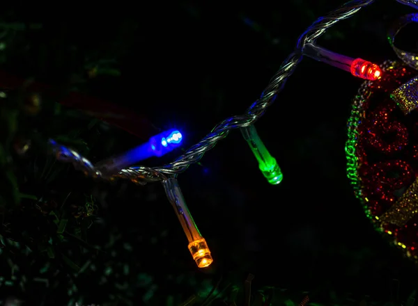 Een Close Shot Van Kleurrijke Lichten Voor Kerstboom Decoratie — Stockfoto