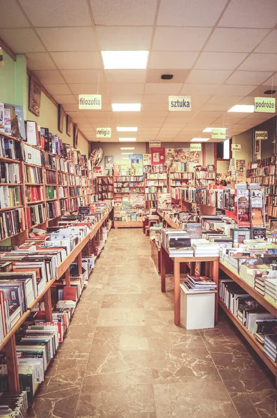 Poznan Polonia Octubre 2016 Plano Vertical Interior Una Librería Poznan —  Fotos de Stock