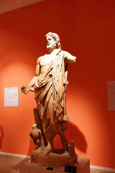 Antalya Turkey Jun 2014 土耳其安塔利亚考古博物馆希腊神话中众神宙斯之父的雕像 — 图库照片