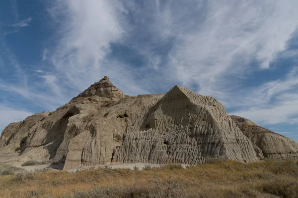 Plano Ángulo Bajo Una Montaña Rocosa Con Fondo Del Cielo — Foto de Stock