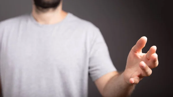 Eine Männliche Hand Drückt Auf Einen Touchscreen Auf Schwarzem Hintergrund — Stockfoto