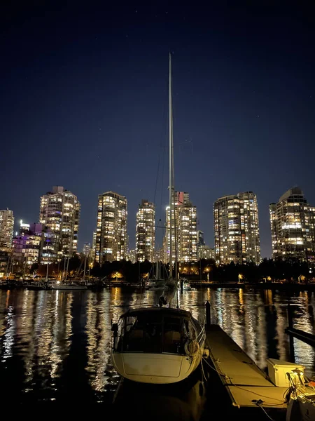 Vancouver Canada Sep 2021 Гавань Острова Ґранвіль Якорем Корабля Вночі — стокове фото