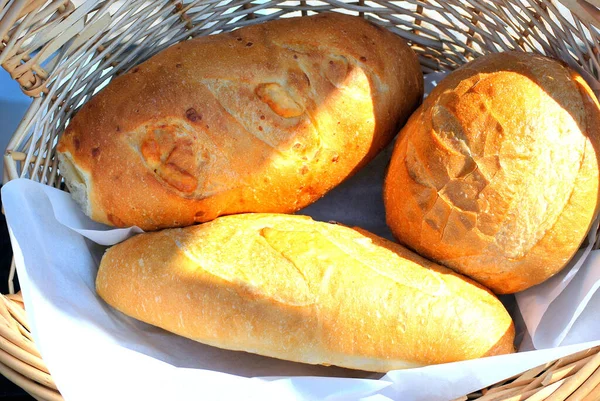 Closeup Freshly Baked Tasty Bread Basket — Stock Photo, Image