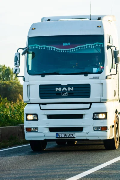 Buchare Roemenië Sep 2021 Een Geladen Europese Vrachtwagen Beweging Asfaltweg — Stockfoto