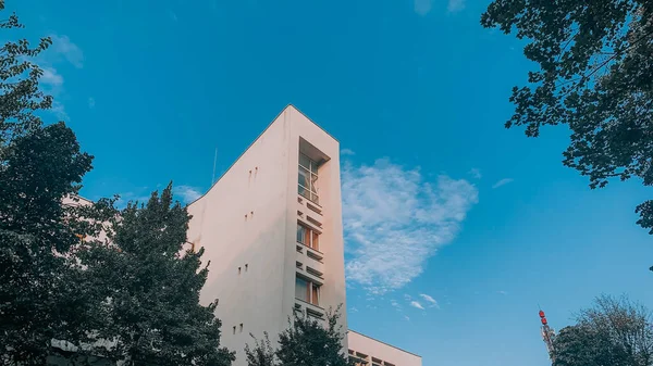 Edifício Sob Céu — Fotografia de Stock