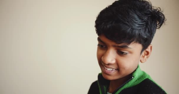 印度男孩的特写镜头 — 图库视频影像