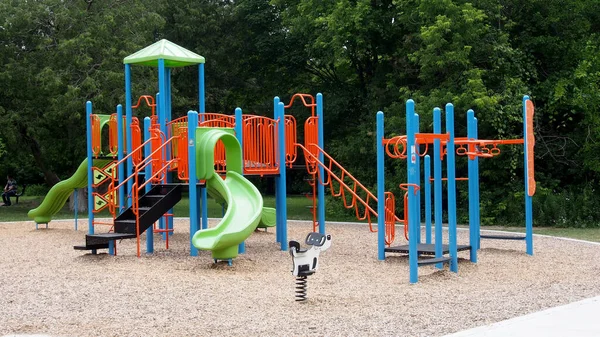 Parque Infantil Com Slide Divertido Colorido — Fotografia de Stock