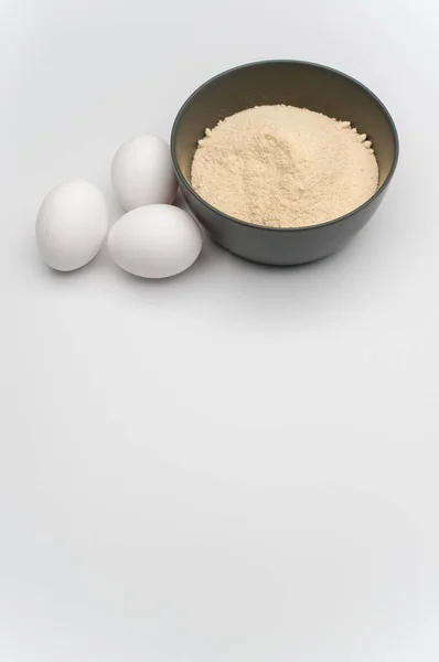 White Eggs Dark Gray Bowl Wholegrain Flour White Background Copy — Stock Photo, Image