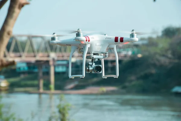 Tiro Perto Helicóptero Com Uma Câmera — Fotografia de Stock