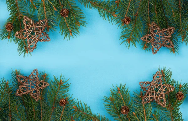 Χριστουγεννιάτικο Φόντο Κλαδιά Από Έλατο Κενό Χώρο Αντιγραφής Μπλε Φόντο — Φωτογραφία Αρχείου