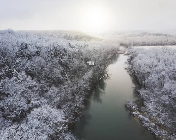 Річка Лісі Голими Деревами Вкрита Снігом Холодний Зимовий День — стокове фото