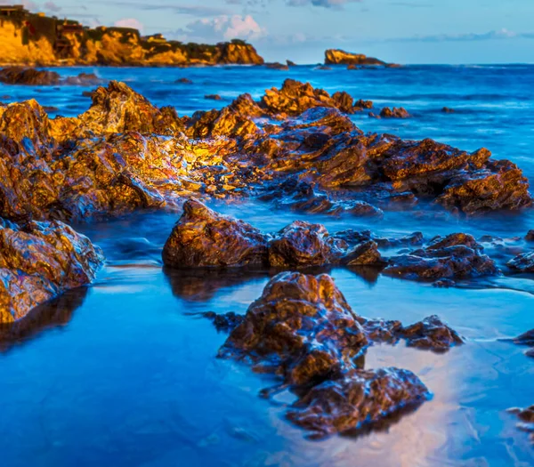 Una Hermosa Vista Las Formaciones Rocosas Lago Atardecer — Foto de Stock