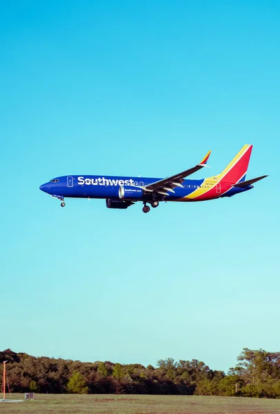 Eine Vertikale Tiefansicht Eines Blauen China Südwest Flugzeugs Flug Vor — Stockfoto