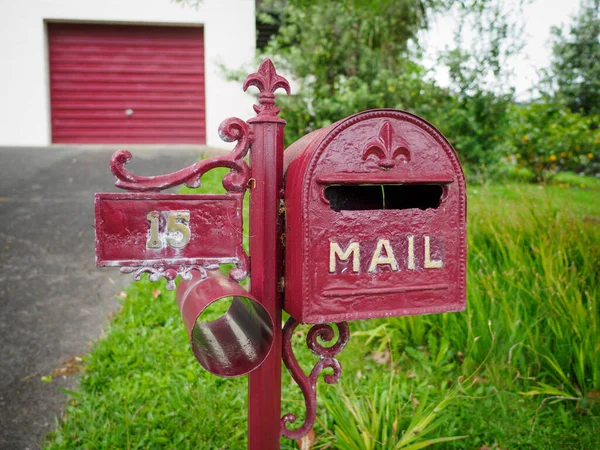 Auckland Zealand Oct 2021 View Traditional Metal Mailbox Painted Red — Stock Fotó