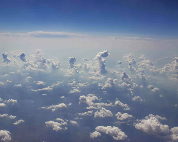Фото Красивих Хмар Видно Літака — стокове фото