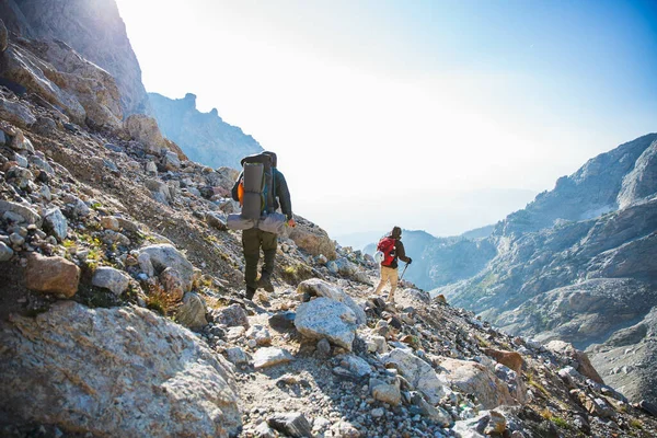 Une Personne Randonnant Sur Les Montagnes Pendant Journée — Photo