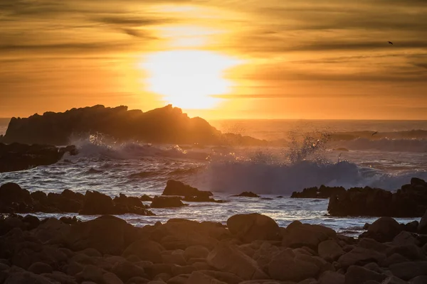 Paysage Rivage Rocheux Entouré Par Océan Pacifique Lors Magnifique Coucher — Photo