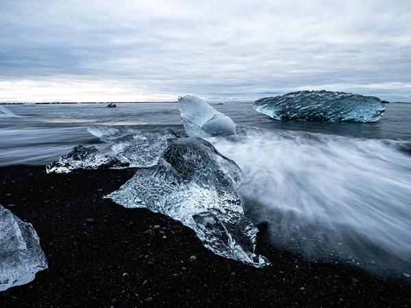 Μια Όμορφη Γαλάζια Θάλασσα Μεγάλους Παγετώνες Στην Ισλανδία — Φωτογραφία Αρχείου