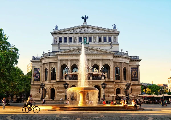 Delft Niderlandy Lip 2019 Opera Frankfurcie Fontanna Bezchmurnym Niebie Niemczech — Zdjęcie stockowe