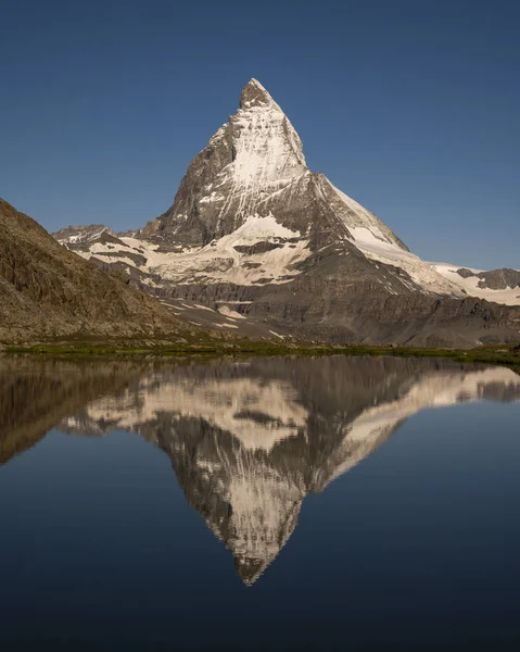 Famosa Montanha Matterhorn Com Reflexo Lago — Fotografia de Stock