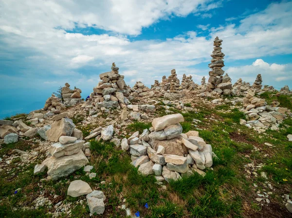 Stone Tower Mit Garda Landschaft Hintergrund — Stockfoto