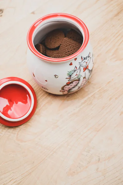 Kakaó Csokoládé Cookie Egy Finoman Díszített Kőedény Edény Egy Durva — Stock Fotó