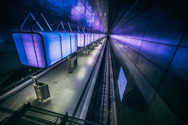 Eine Beleuchtete Bahn Station Hamburg — Stockfoto