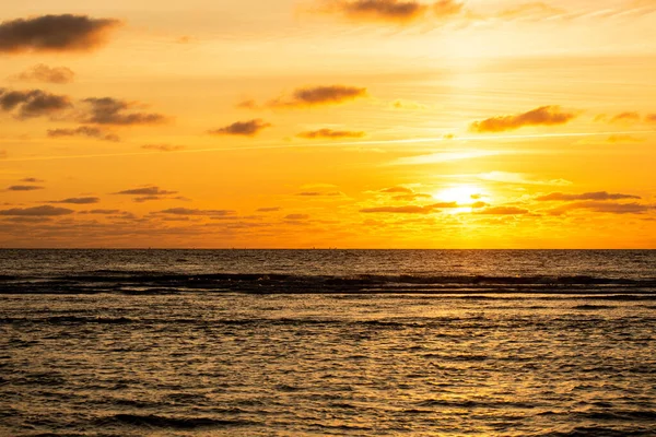 Een Betoverend Uitzicht Een Prachtig Zeegezicht Bij Zonsondergang — Stockfoto