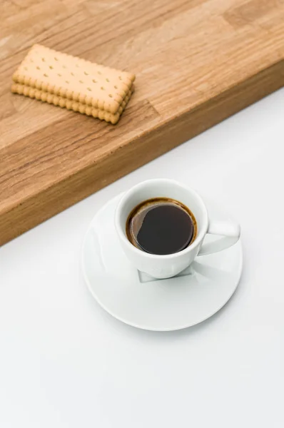 Espresso Coffee Biscuits Wooden Chopping Board White Background Copy Space — Stock Photo, Image