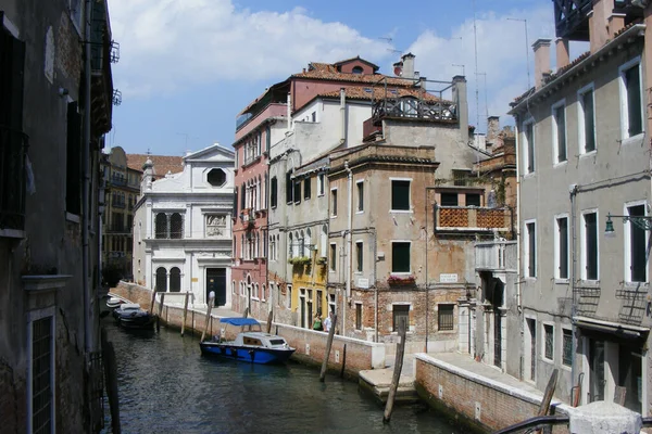 Kilátás Gyönyörű Házak Folyó Folyik Közöttük Velence Olaszország — Stock Fotó
