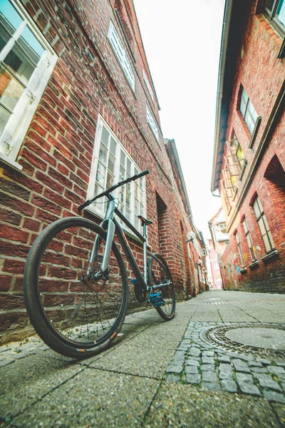 Low Angle Shot Bicycle Brick Building — Stock Photo, Image