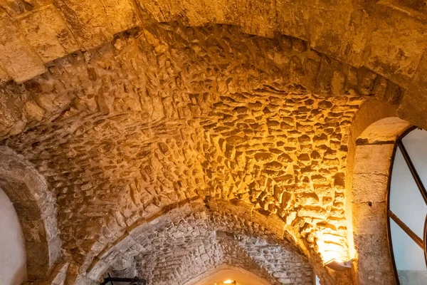 Uma Vista Inferior Antigo Muro Pedra Arqueada Luz Jerusalém Israel — Fotografia de Stock