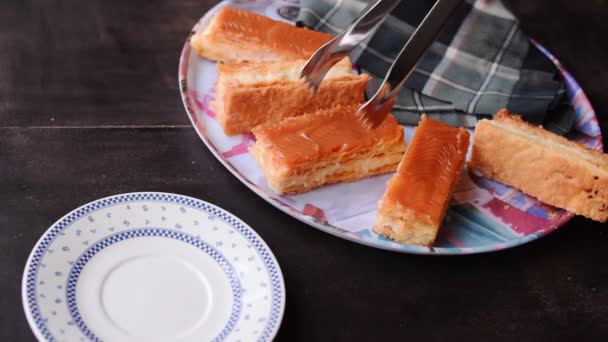 Een Keuken Foto Van Een Broodje Met Zalm — Stockvideo