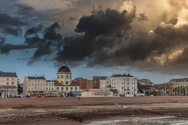 Eine Faszinierende Aufnahme Von Gebäuden Meer Worthing West Sussex Großbritannien — Stockfoto