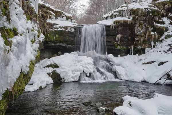 Una Cascada Escénica Skok Cerca Aldea Senokos Las Montañas Los — Foto de Stock