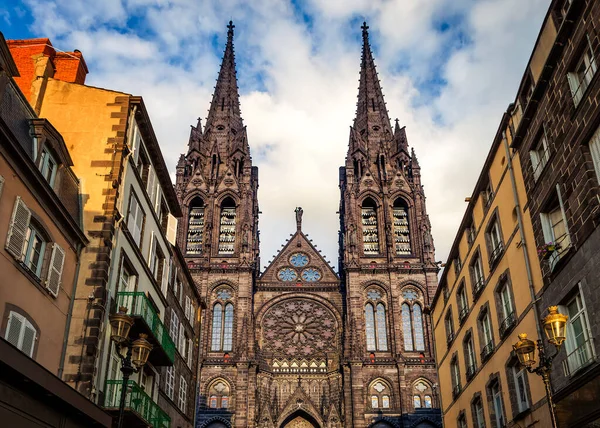 Gotická Katedrála Clermont Ferrand Francii Postavená Temných Sopečných Skal — Stock fotografie