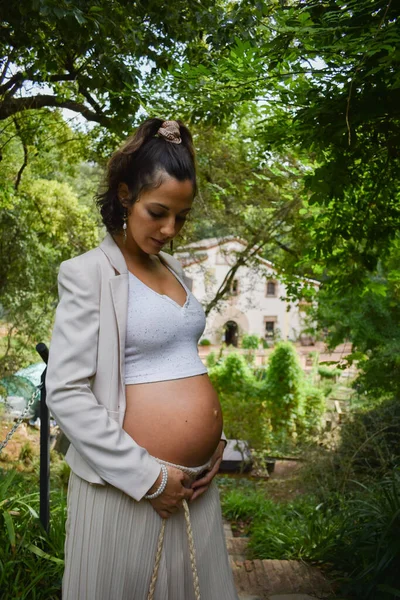Vertical Portrait Caucasian Pregnant Woman Standing Park — Stock Photo, Image
