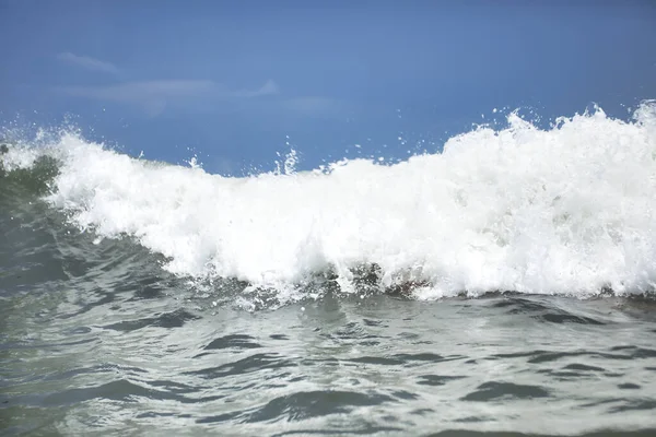 Una Splendida Vista Una Spiaggia Blu Onde — Foto Stock