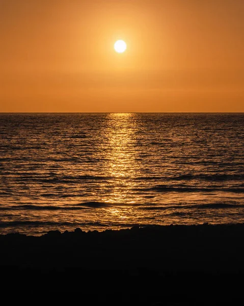 Eine Schöne Aufnahme Von Einem Strand Während Des Sonnenuntergangs — Stockfoto