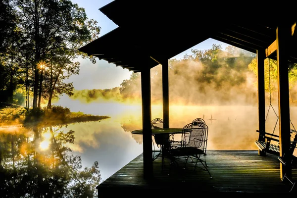 Beautiful View Pavilion Dock Lake Trees Bright Sun Rays Background — Stock Photo, Image