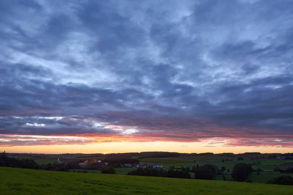 Ein Schöner Sonnenuntergang Über Ackerland — Stockfoto